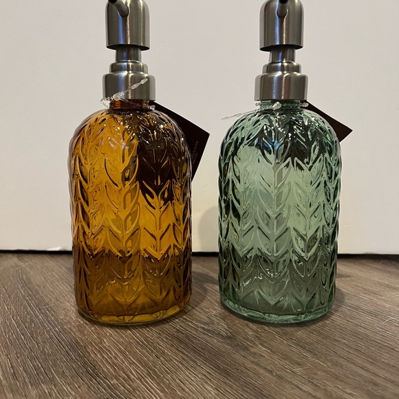 🍁🍁Pretty Fall Soap Dispensers- Set of 2- NWT - Picture 2 of 4